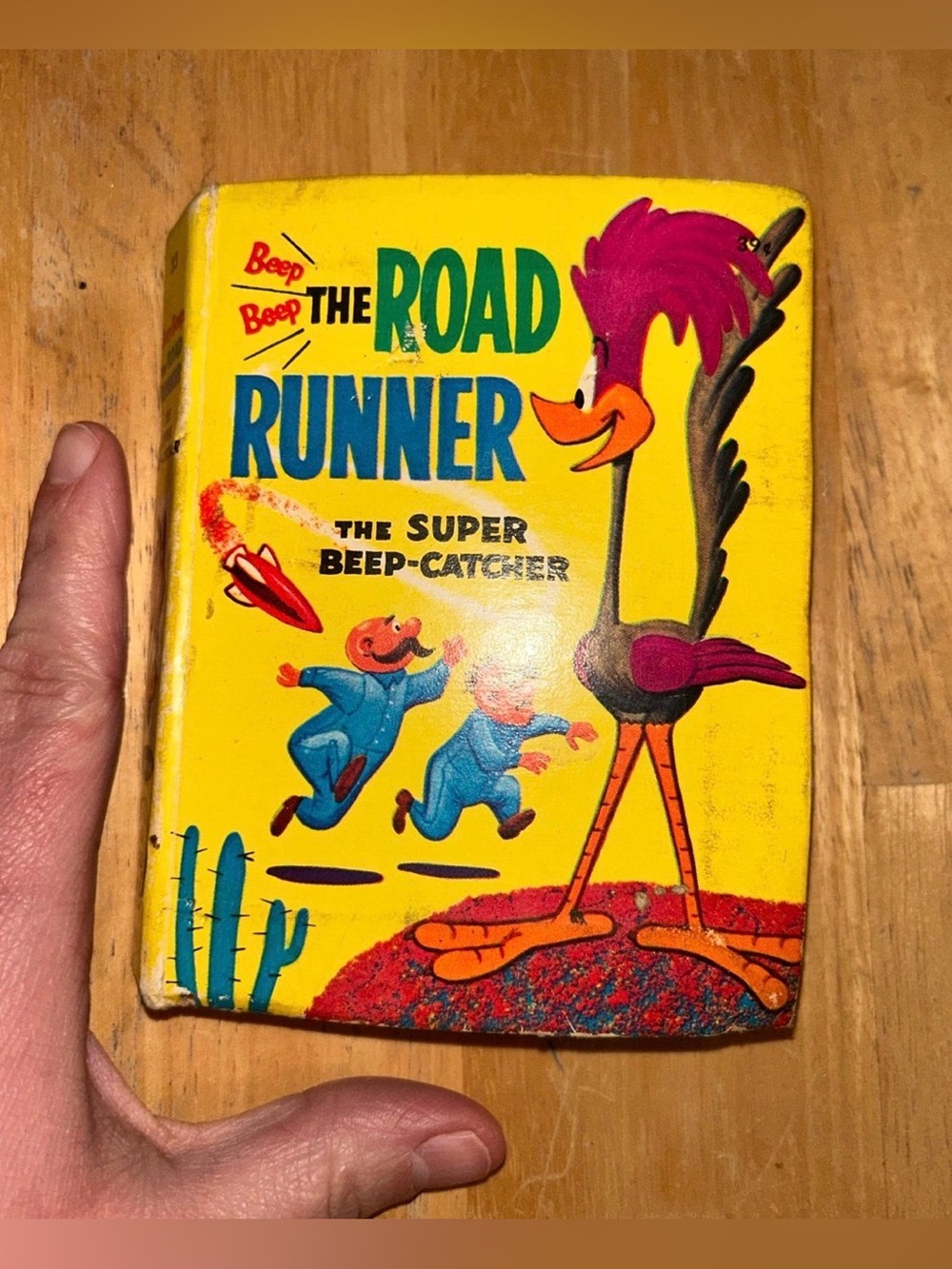The road runner Warner brothers vintage 1968 mini book